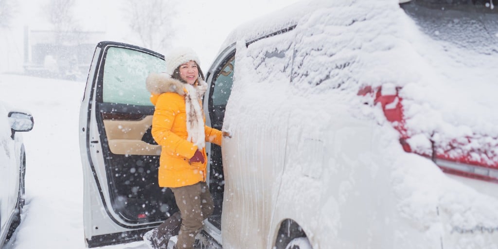 5 Essential Items to Keep in Your Car for Winter
