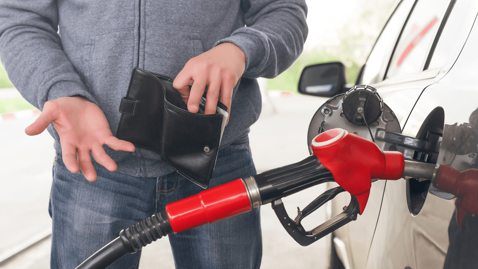 8 Driving Tips to Save Money on Fuel This Summer